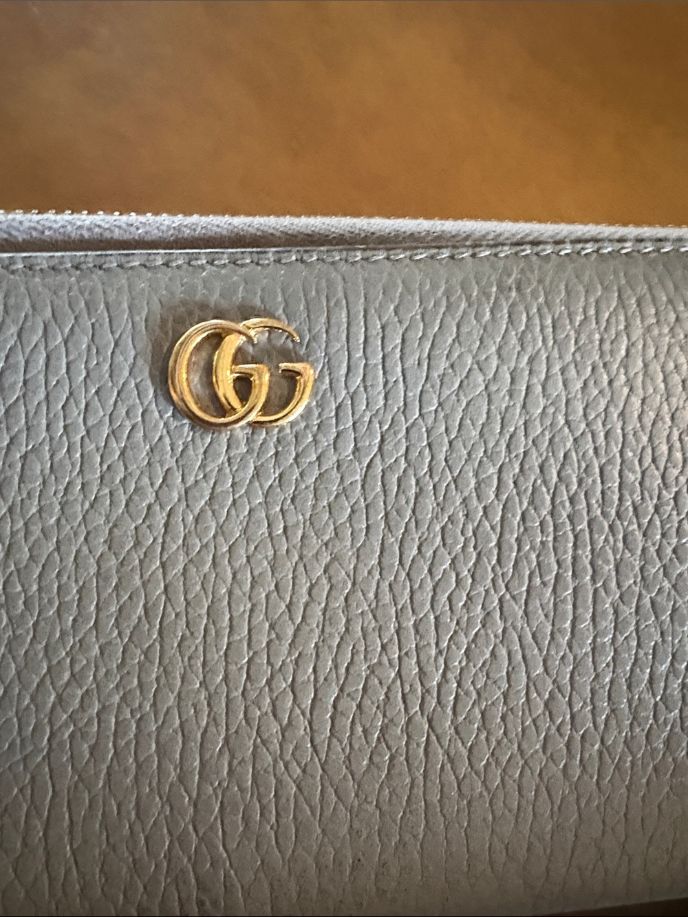 Gucci Light Gray Pebbled Leather Zip Wallet with Gold Double G - Picture 2 of 14